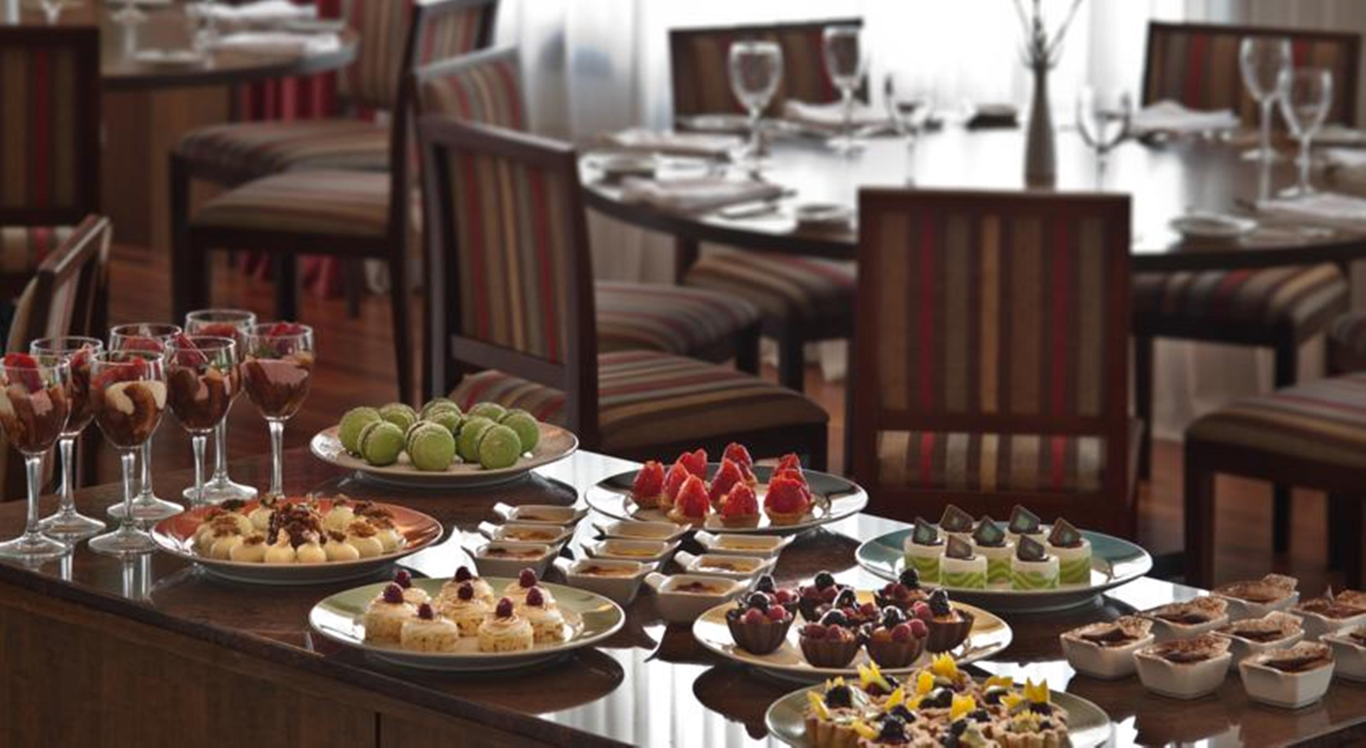 Bourbon Resort Atibaia Luaran gambar A dessert buffet