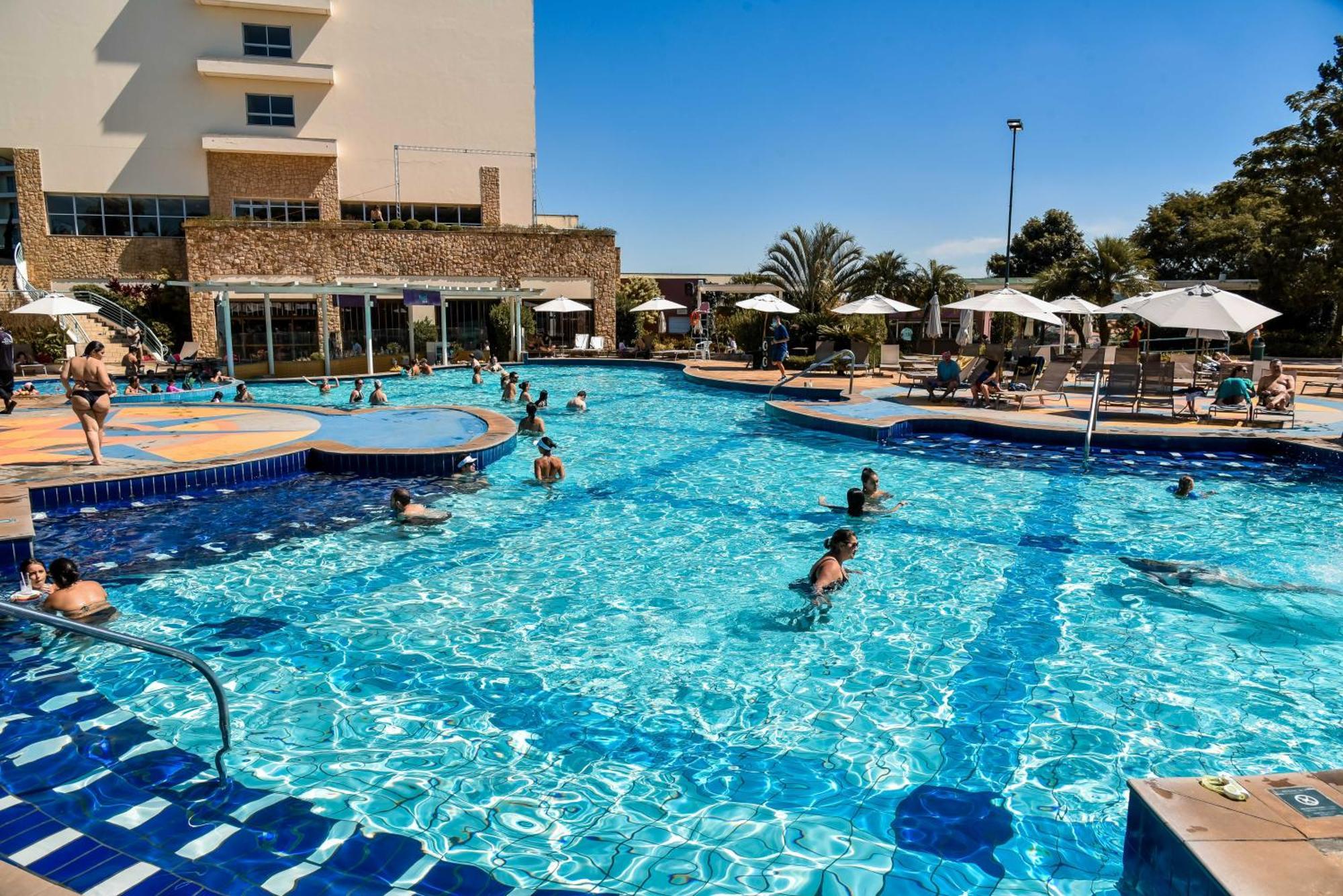 Bourbon Resort Atibaia Luaran gambar The pool at the Hilton